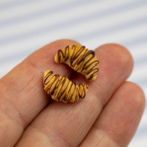 Rogaliki z polewą czekoladową croissant - kolczyki wkrętki